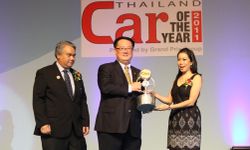 มาสด้ายิ้ม Mazda 2ควง BT50 ซิวรางวัล Thailand Car of the Year 2011