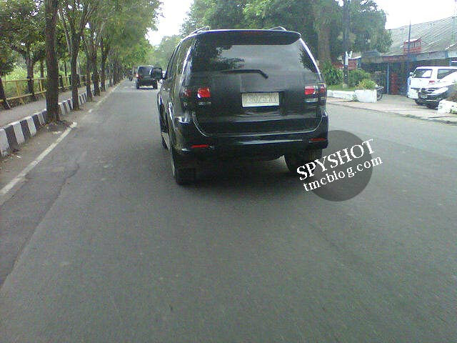 Spy shot toyota fortuner