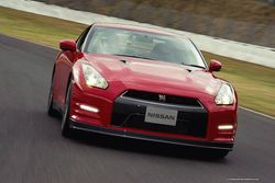 2014 Nissan GT-R  เร็วแรงเจ็บกว่าเดิม