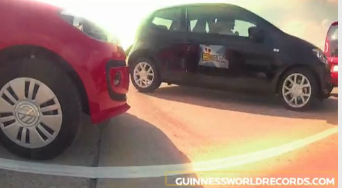 ทุบสถิติจอดรถแคบ ห่างแค่ 3.68 ซ.ม.