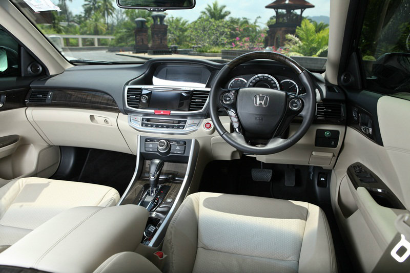 ทดสอบรถยนต์  Honda Accord  ใหม่ 