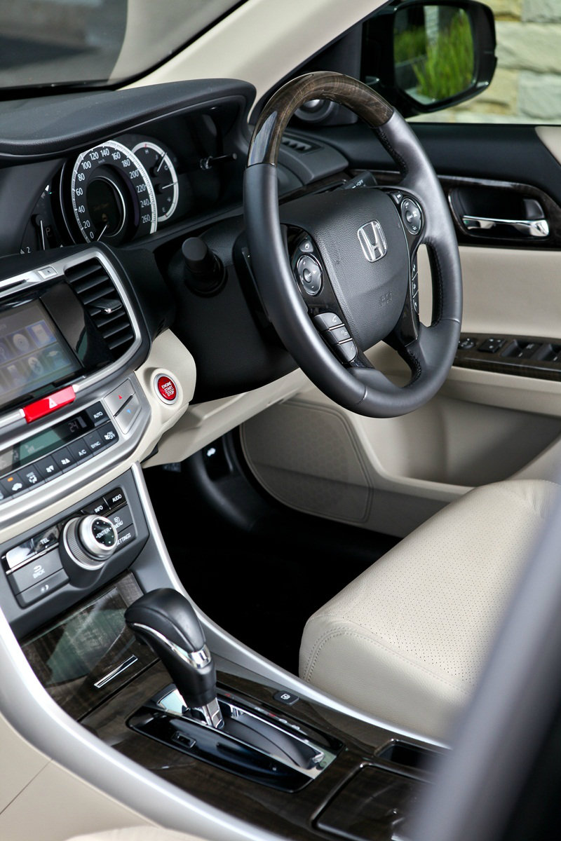 ทดสอบรถยนต์  Honda Accord  ใหม่ 