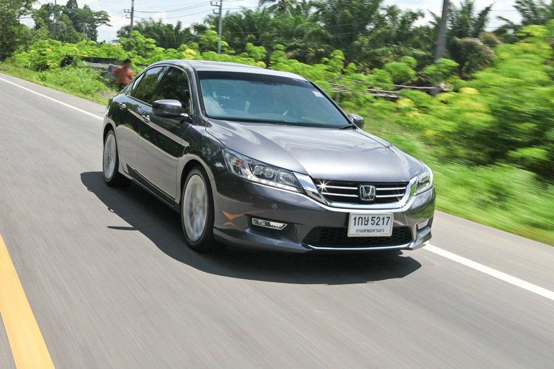 ทดสอบรถยนต์  Honda Accord  ใหม่ 