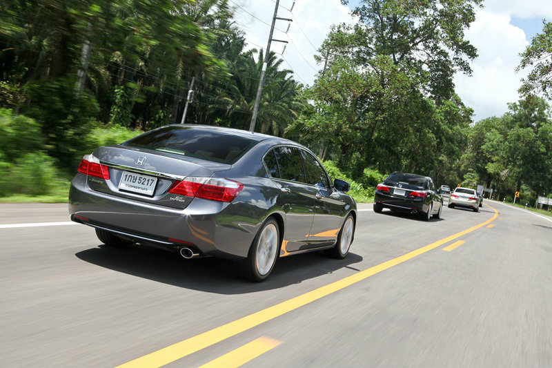 ทดสอบรถยนต์  Honda Accord  ใหม่ 