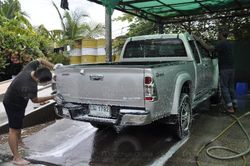 4 วิธี ล้าง’คราบแป้ง’ติดรถ หลังสงกรานต์ !!