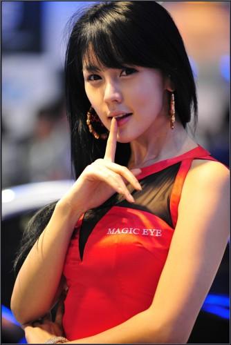 Lee Ji Woo ขาว ๆ เนียน เนียน