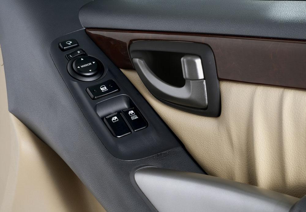 Hyundai Grand  Satrex  VIP 