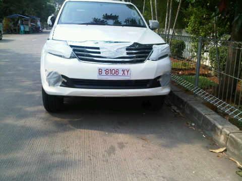 Spy shot toyota fortuner