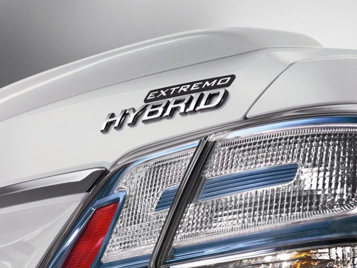 Toyota Camry Hybrid Extremo