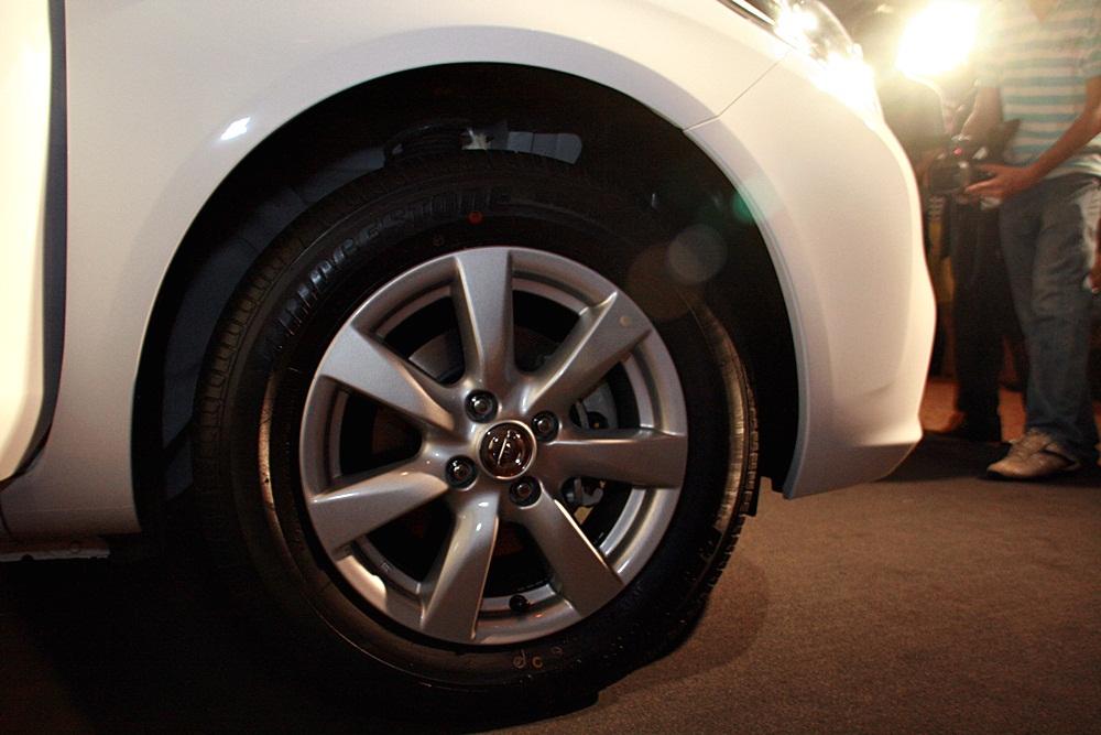 นิสสัน อัลเมร่าใหม่ (Nissan Almera)