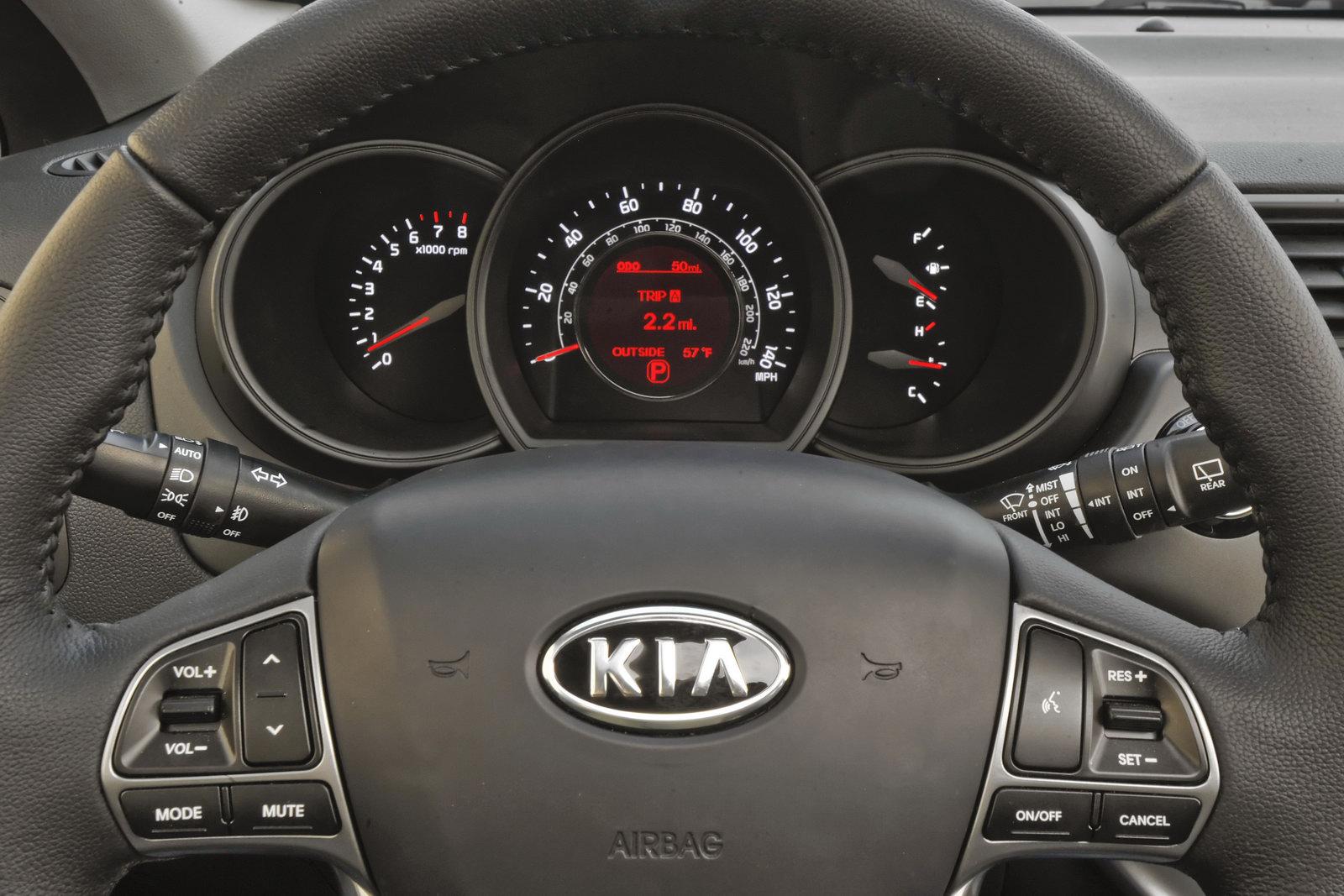 kia rio -motor expo 2011