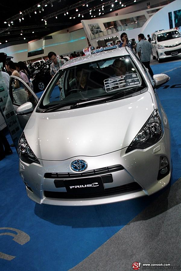 เลือกรถในมอเตอร์โชว์