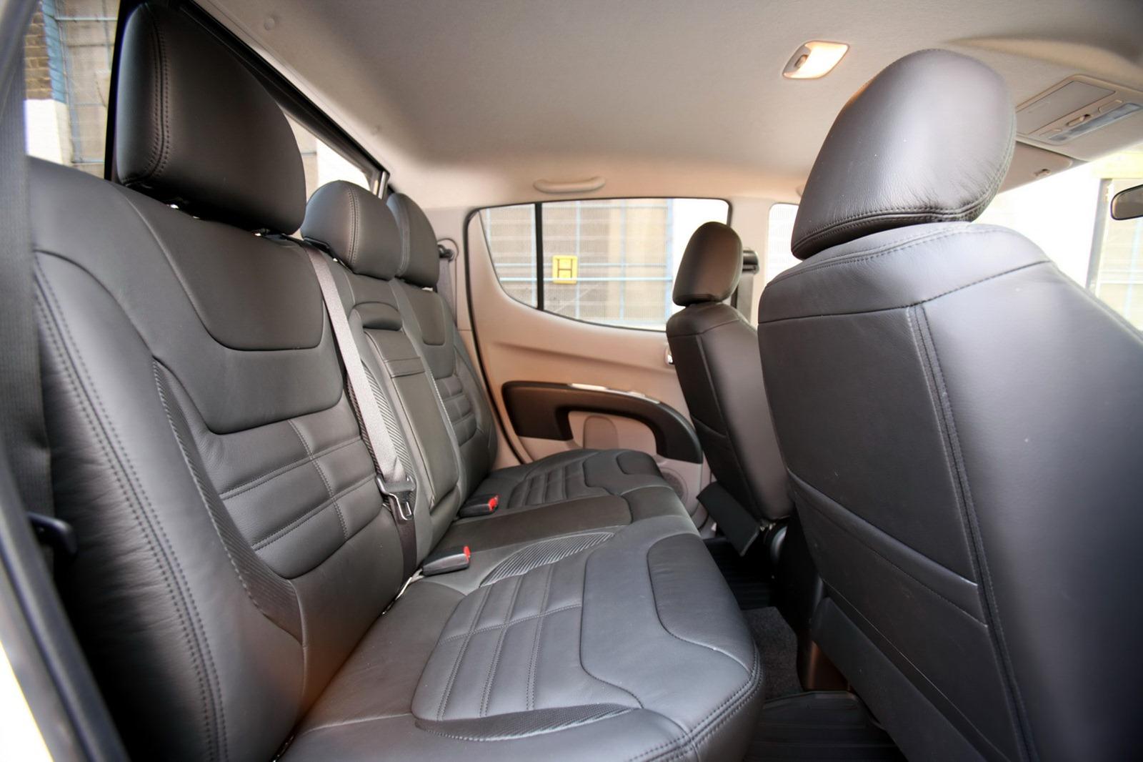 Mitsubishi L 200 Barbarian Black   