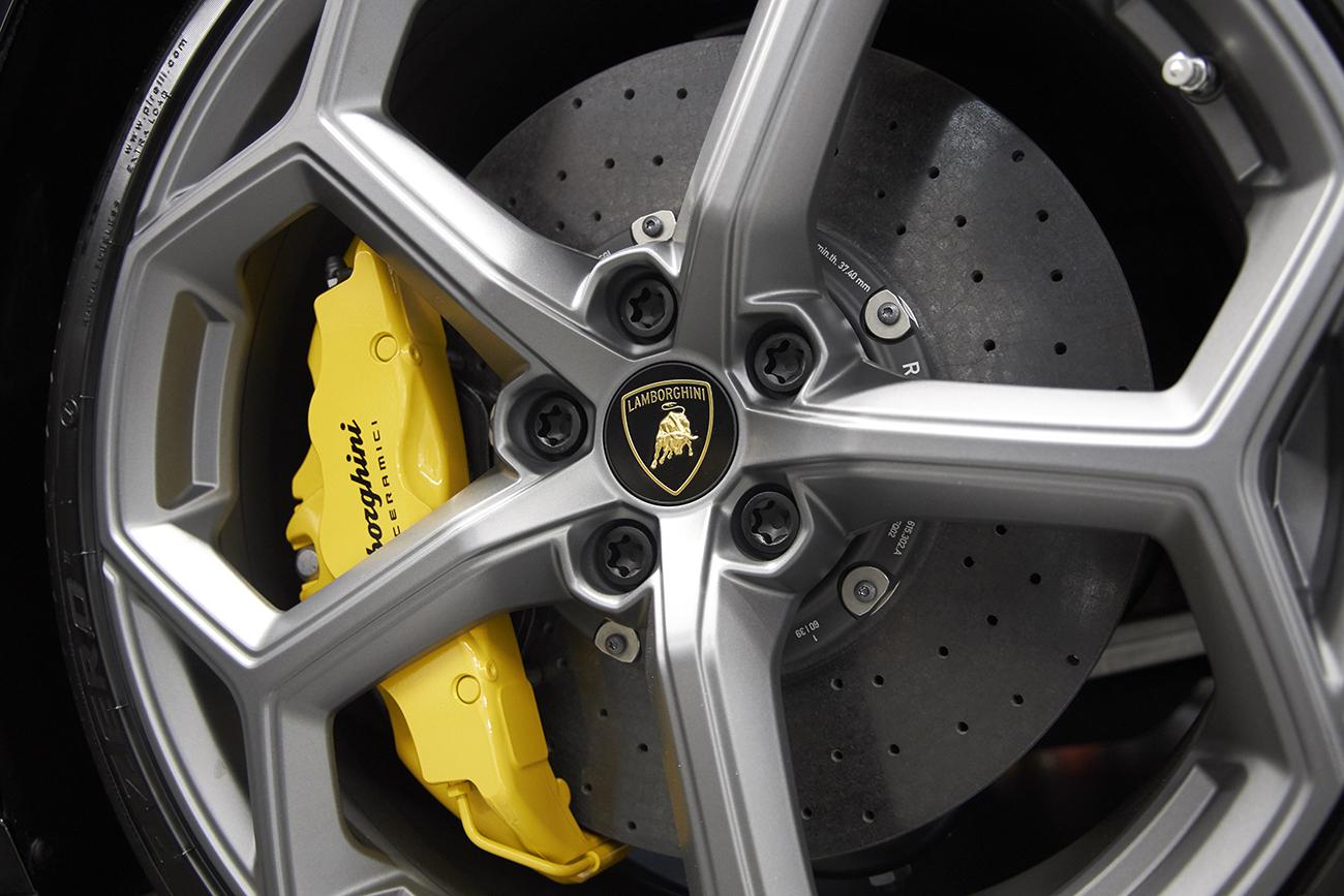 รู้จัก Lamborghini Huracán EVO คันแรกในไทยที่ น็อต วิศรุต ไปรับมอบถึงโรงงานที่อิตาลี