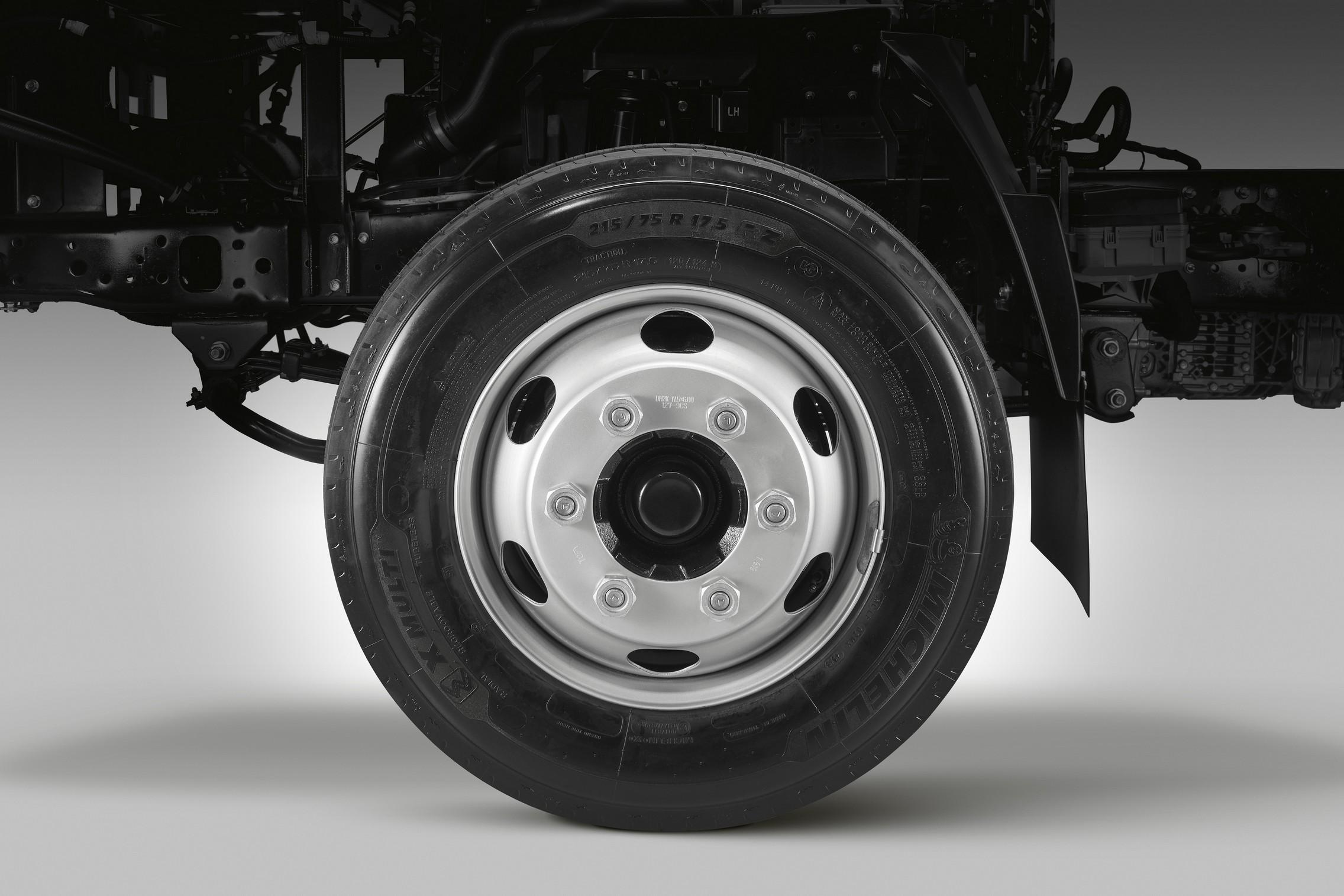 มินิบัสเฮ! Isuzu รุกตลาดแชสซีส์พร้อมจำหน่ายเครื่องยนต์ที่ทั้งแรงและมีคุณภาพ