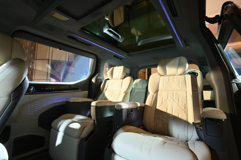 ZEEKR 009 รุ่น Premium AWD (7-Seater)