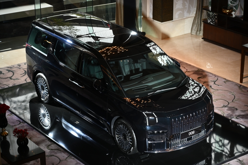 ZEEKR 009 รุ่น Premium AWD (7-Seater)