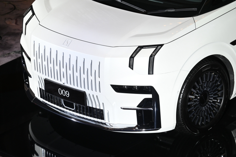 ZEEKR 009 รุ่น Premium AWD (7-Seater)