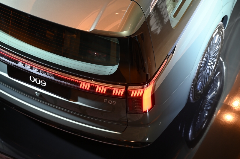 ZEEKR 009 รุ่น Premium AWD (7-Seater)