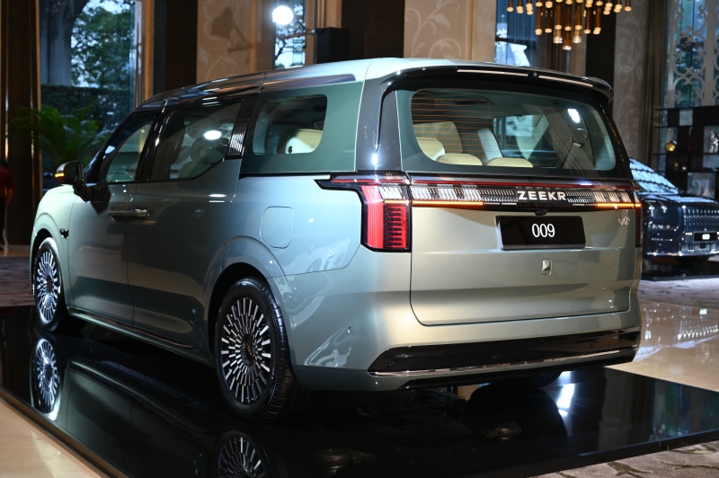 ZEEKR 009 รุ่น Premium AWD (7-Seater)