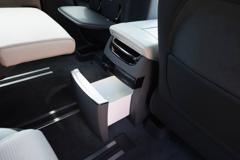 ZEEKR 009 รุ่น Premium AWD (7-Seater)