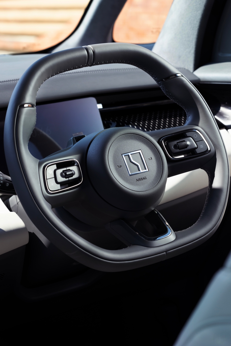 ZEEKR 009 รุ่น Premium AWD (7-Seater)