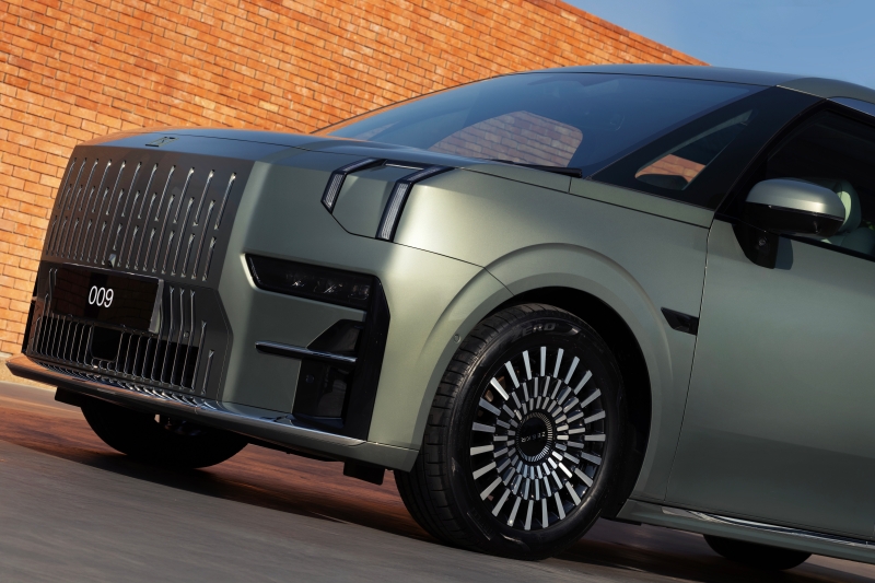 ZEEKR 009 รุ่น Premium AWD (7-Seater)