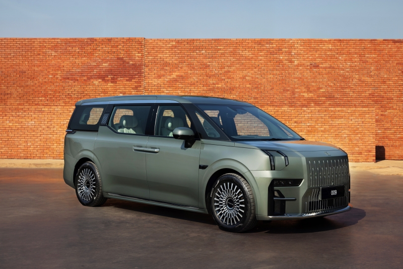 ZEEKR 009 รุ่น Premium AWD (7-Seater)