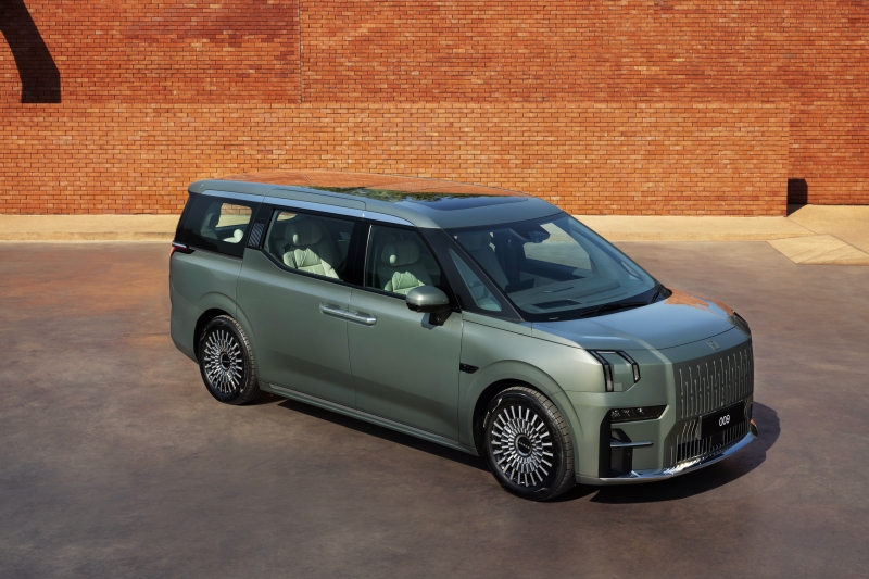 ZEEKR 009 รุ่น Premium AWD (7-Seater)