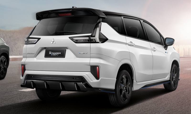 Mitsubishi Xpander HEV PLAY และ Xpander Cross HEV PLAY