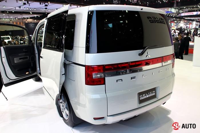 Mitsubishi Delica Space Wagon 