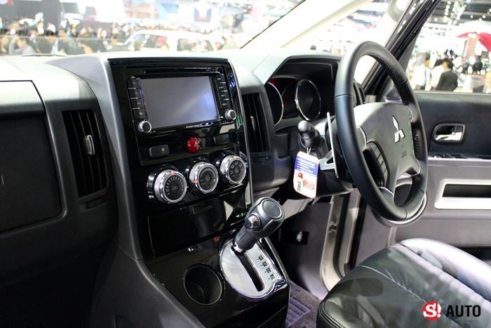 Mitsubishi Delica Space Wagon 