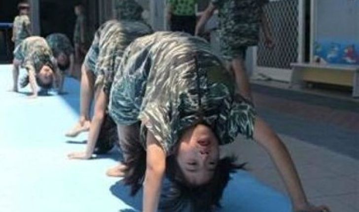 โรงเรียนอนุบาล "กองทัพหนูน้อย" ฝึกทหารให้เด็กๆ รับความแกร่ง เพราะสังคมมันโหด...