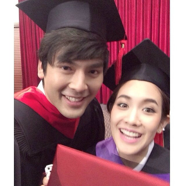 บอม ธนิน  - มิน พีชญา รับปริญญา ดาราร่วมยินดีเพียบ