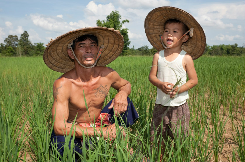 มอบ 30 ทุน ให้ลูกชาวนาระดับประถม-ป.ตรี