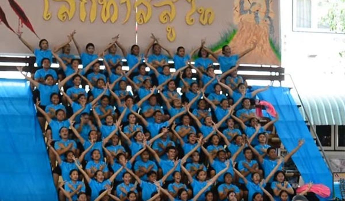 ดีงามสามโลก! คลิปสแตนด์เชียร์กีฬาสี "เลิกทาสสู่ไท"