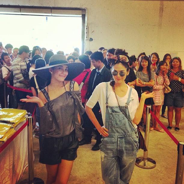 ชุดเอี๊ยมยีนส์ 