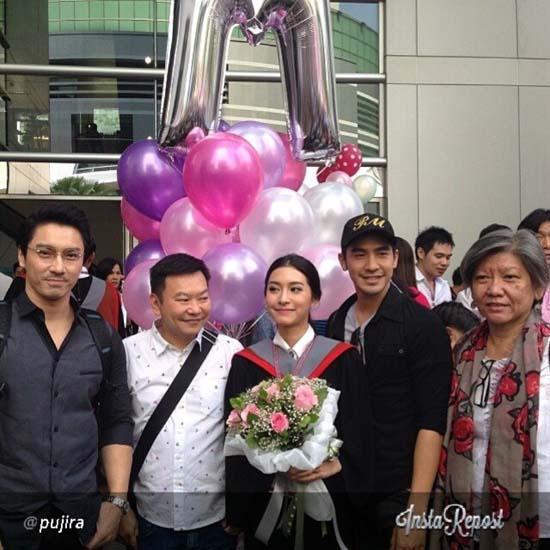 มิว นิษฐา รับปริญญา