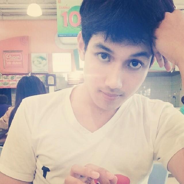 เพชร นพรัตน์ 