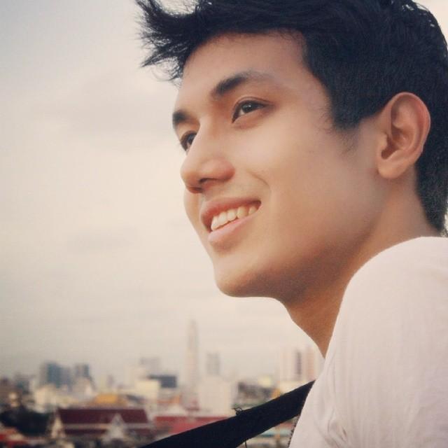 เพชร นพรัตน์ 