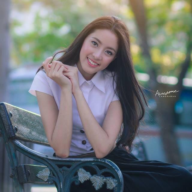 ณมน พัชรวลัย