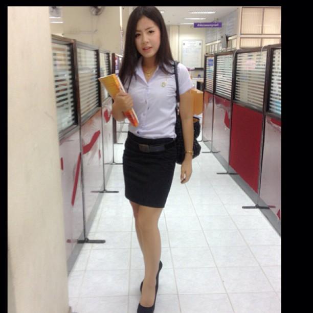 น้องปิงปอง แม่ค้าหมูย่าง