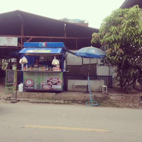 น้องปิงปอง แม่ค้าหมูย่าง