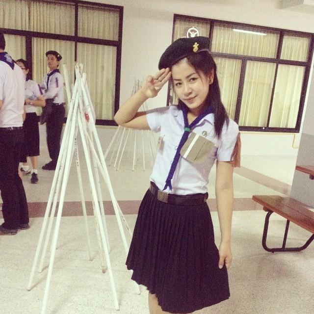 น้องปิงปอง แม่ค้าหมูย่าง