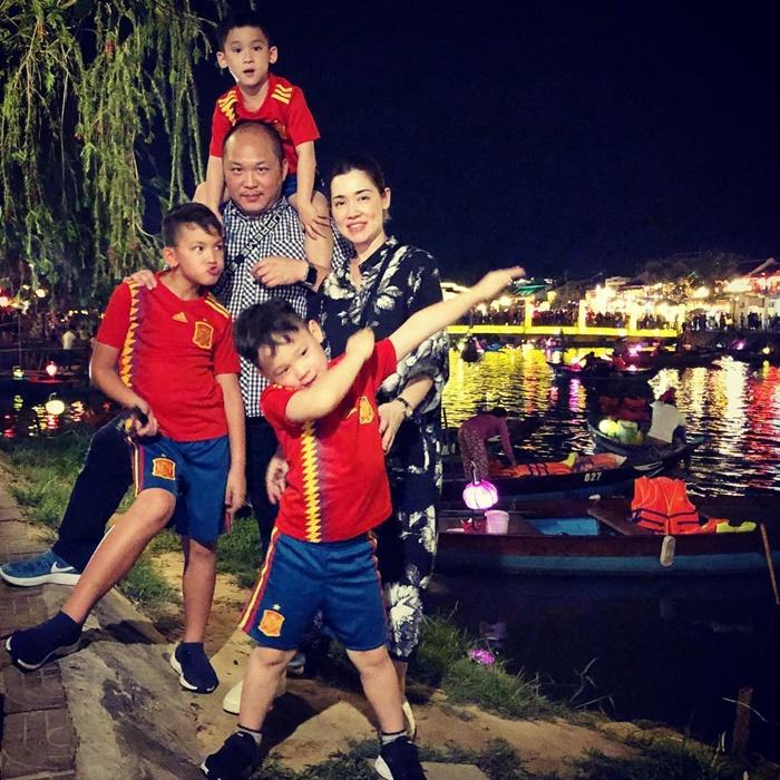 ลูกชาย บัวชมพู ฟอร์ด