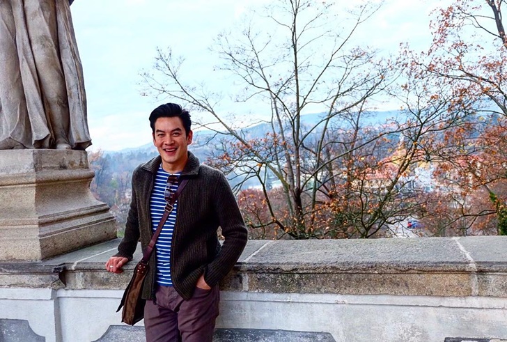 ชาคริต แย้มนาม