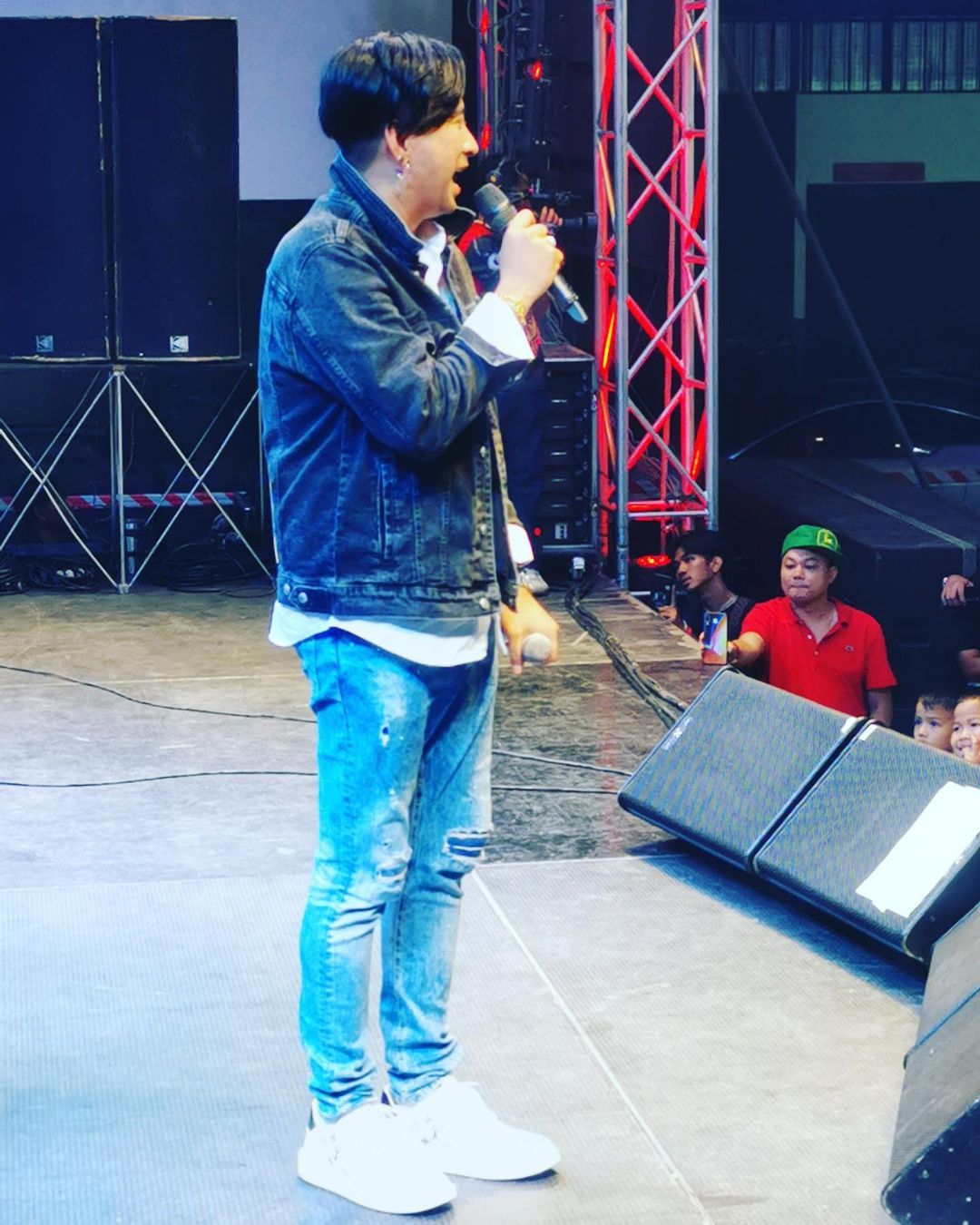 บอล เชิญยิ้ม