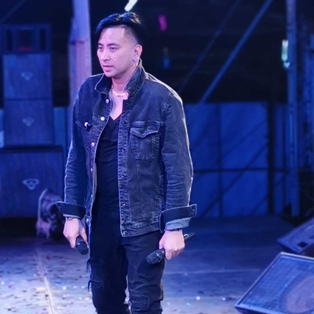 บอล เชิญยิ้ม