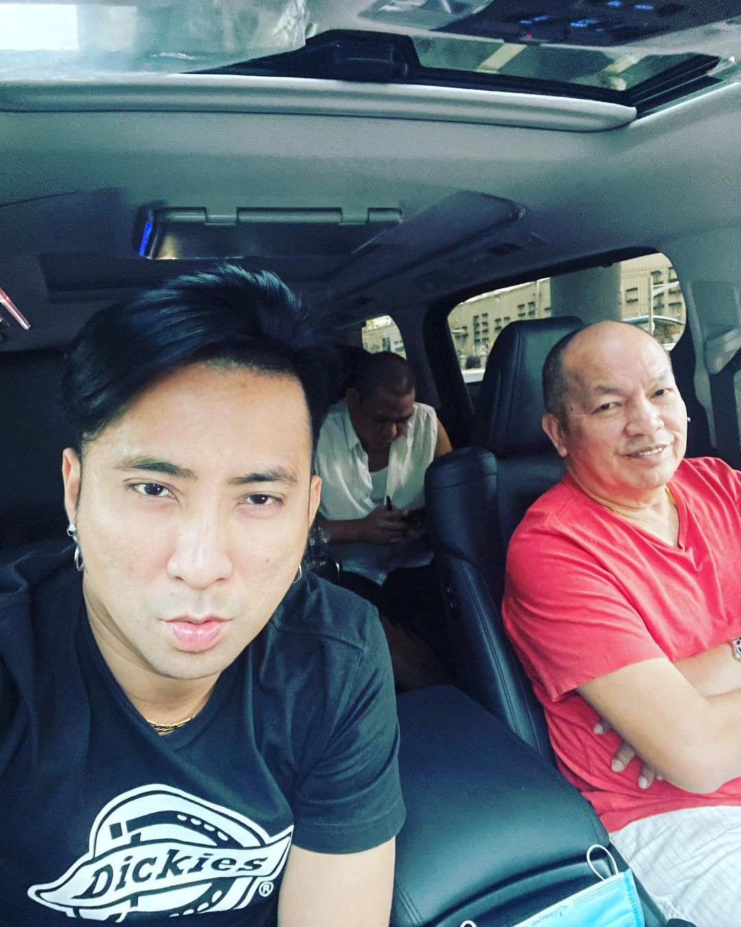 บอล เชิญยิ้ม