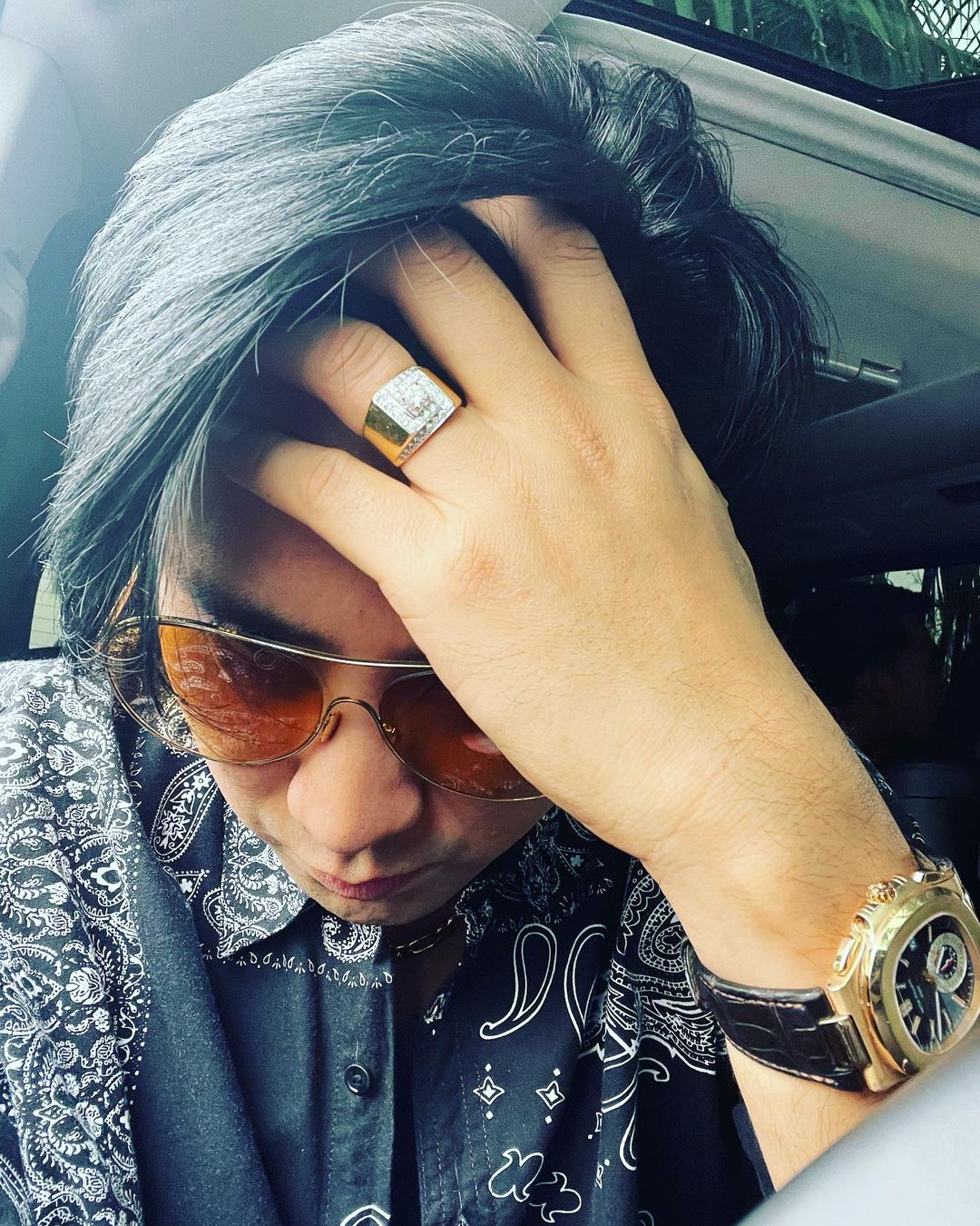 บอล เชิญยิ้ม